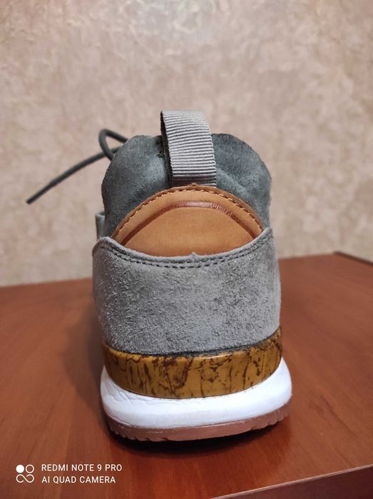 Кросівки чоловічі