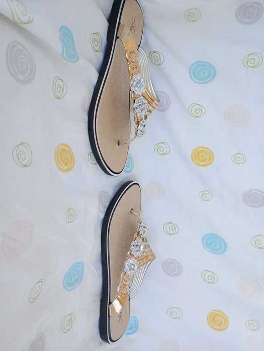 Chinelo barato e bonito