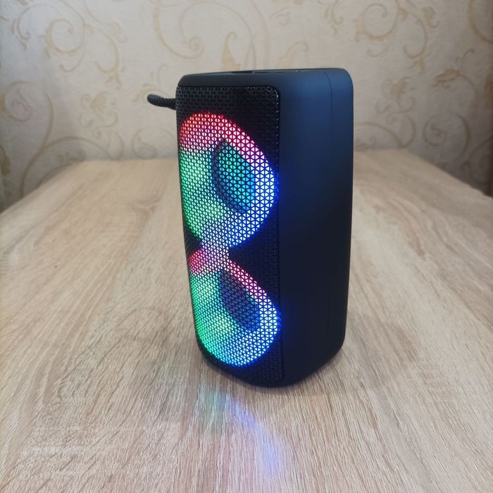 Мощная беспроводная Bluetooth колонка NB-041 со светомузыкой FM радио