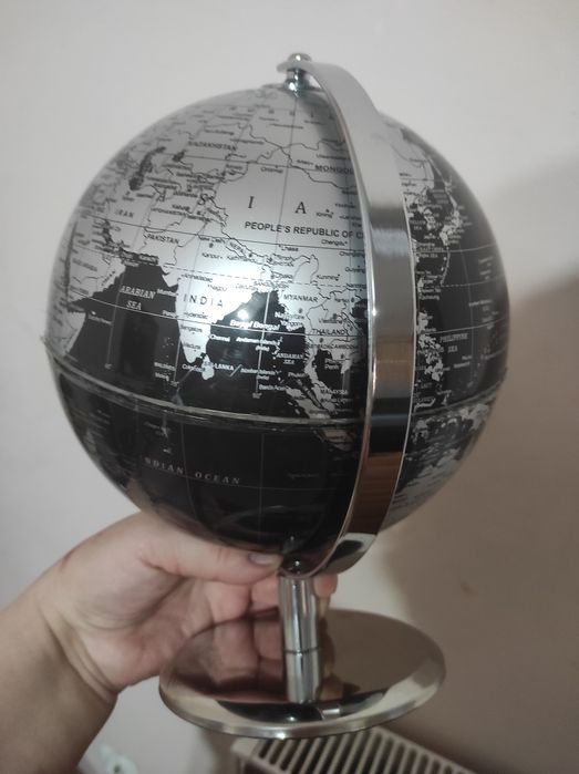 Globus światowy 20 cm z metalową podstawą firmy Exerz