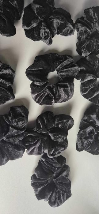 Venuste aksamitne miękkie gumki do włosów czarne 10 szt.