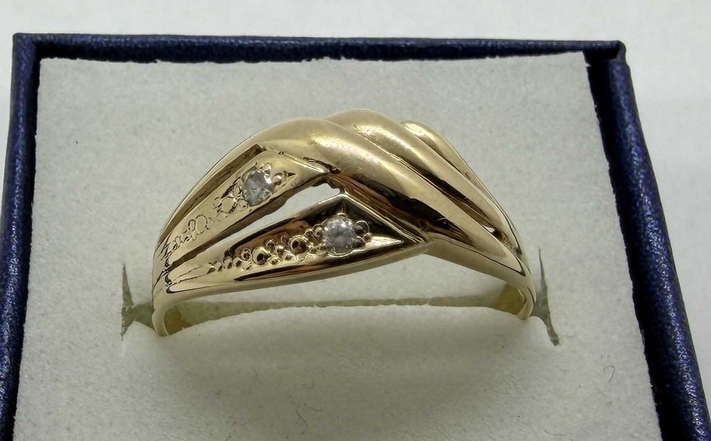 Śliczny złoty pierścionek z cyrkoniami 2,36g p585 roz. 21 /złoto /ST