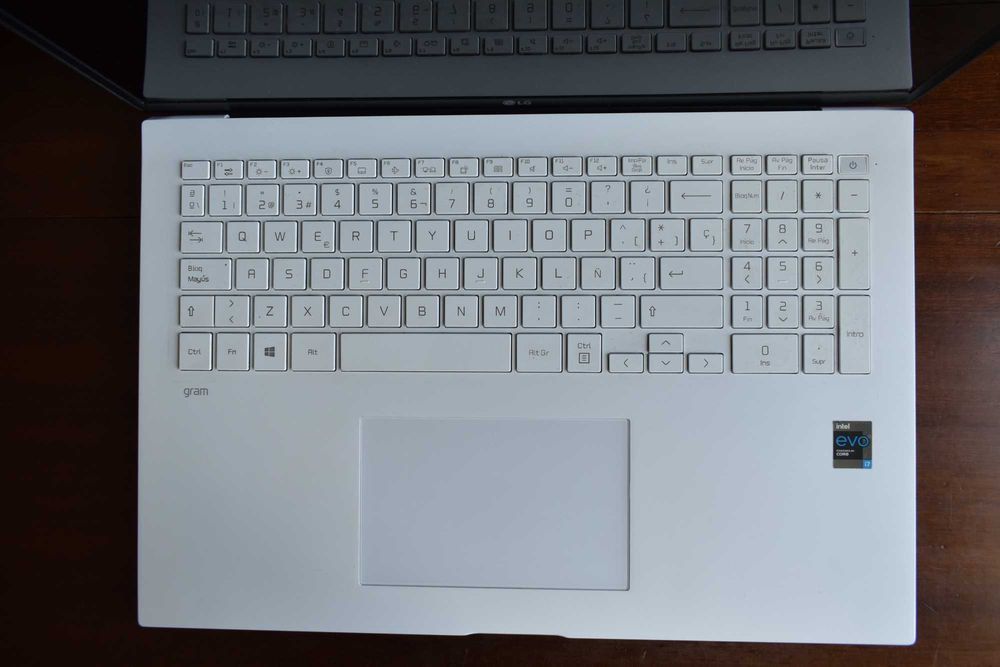 Portátil LG gram 17" ultrafino 17Z90P, i7 2.7 GHz, 1TB NVMe, 16 GB RAM