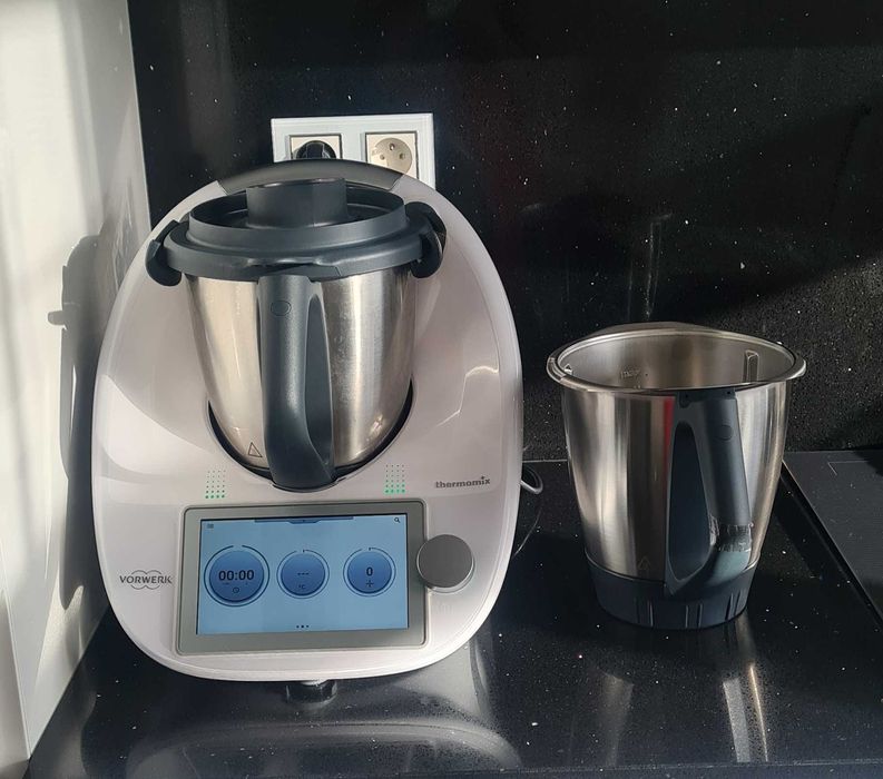 Termomix tm6  z dodatkowym naczyniem miksujacym i wyciskarka do sokow