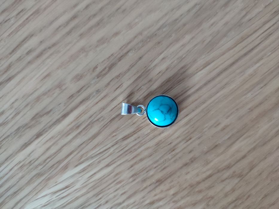 Wisiorek srebrny z turkusowym kamykiem