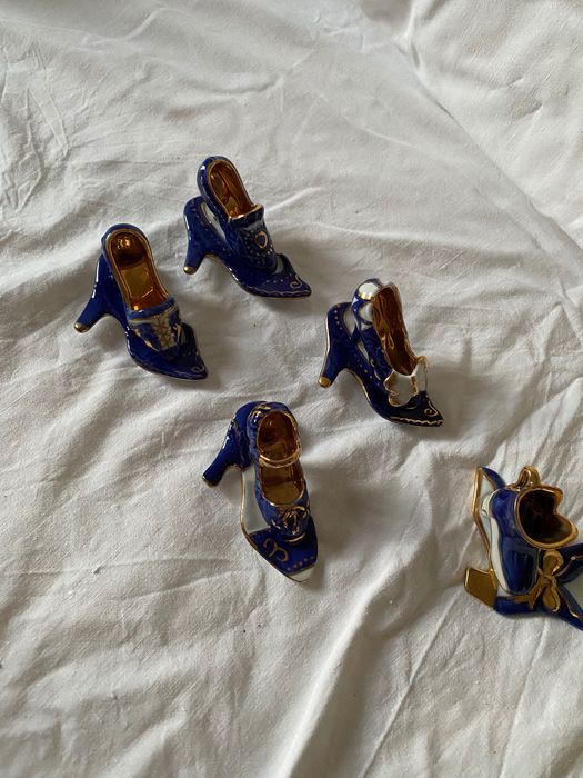 conjunto de sapatos miniatura de porcelana NAV portugal pintados à mão