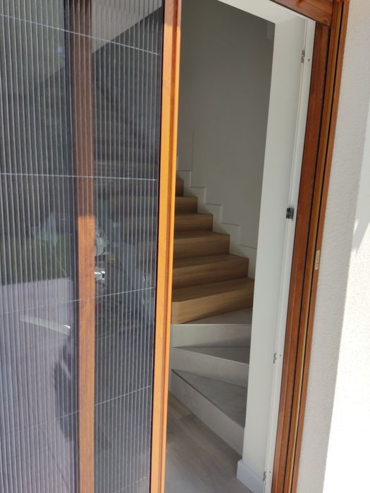 Moskitiery okienne drzwiowe dachowe