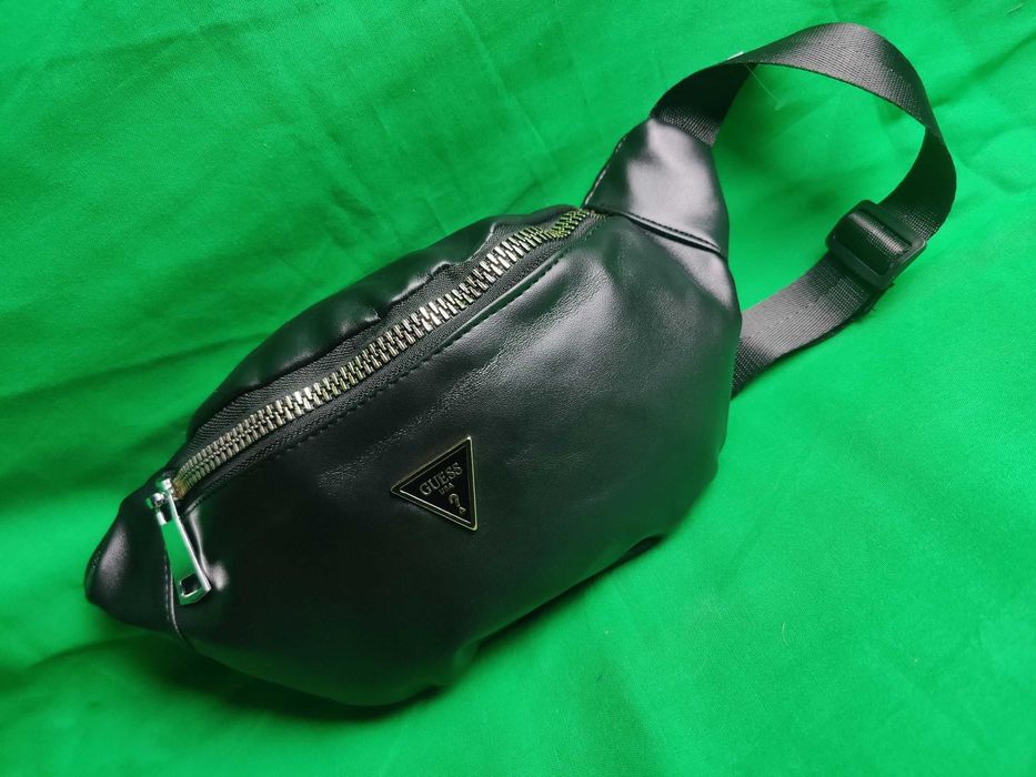 Torebka Guess Nerka trojkat znaczek Hit