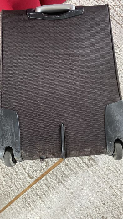 Чемодан дорожній Derby середній