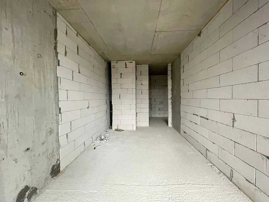 Здана двокімнатна квартира біля річки