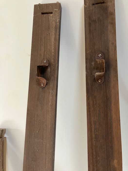 Cama antiga em madeira maciça