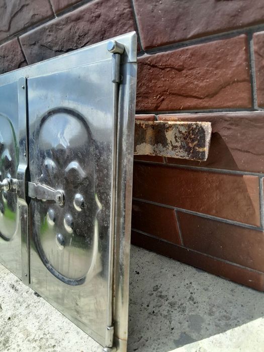 Продаються дверки з нержавійки тройка