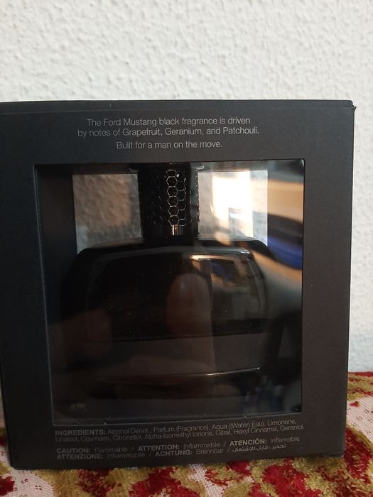 EA DE TOILETE Mustang for men black and Green.