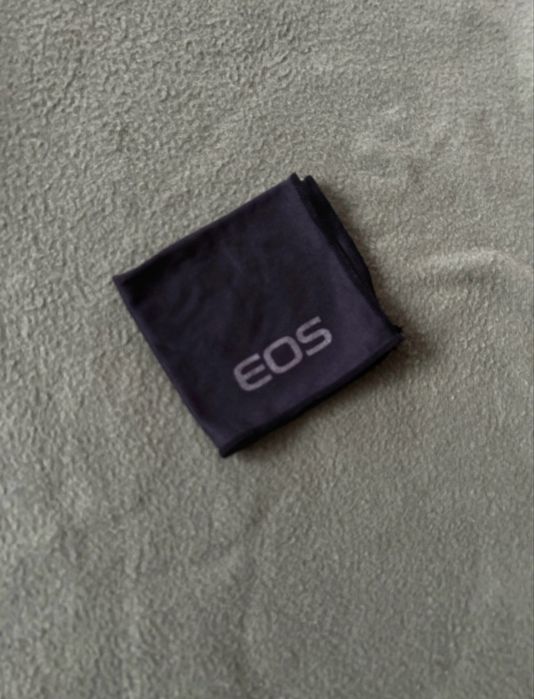 Canon EOS 1300D.