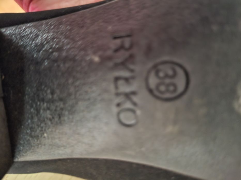 Ryłko botki skarpety 38