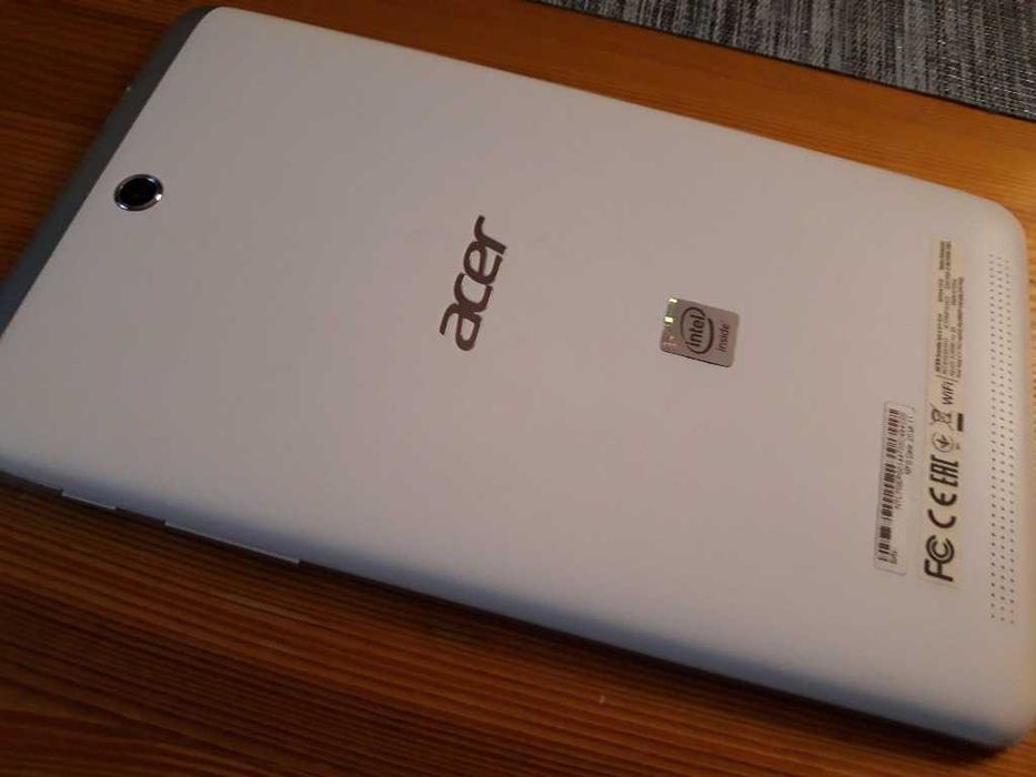 Tablet ACER Iconia Tab 8 W1-810 + 2 pokrowce z klawiaturami