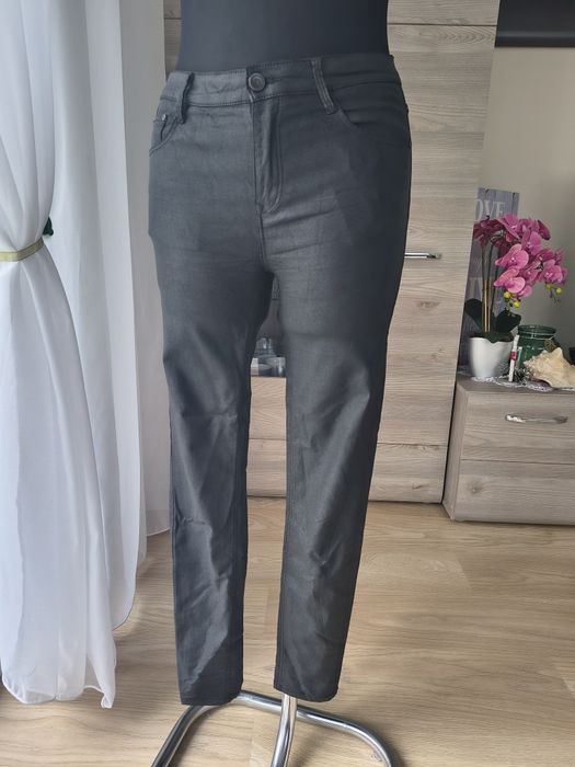 Spodnie typu jeans Stradivarius Regular High Waist r. 36