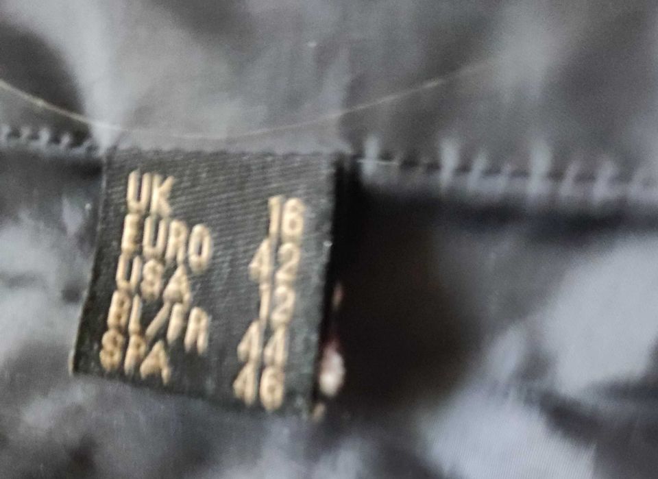 Жіноча стьогана жилетка, безрукавка великого розміру