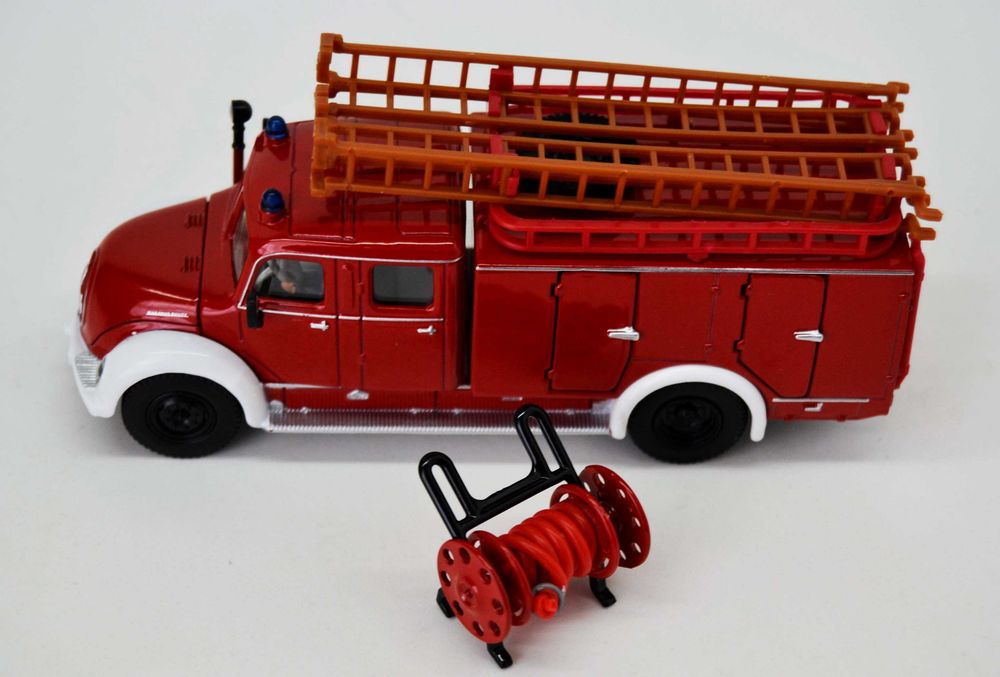 Carro miniatura de coleção 1:50
