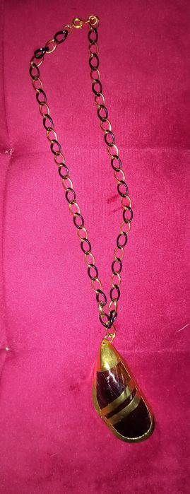 Fio com concha trabalhado vintage