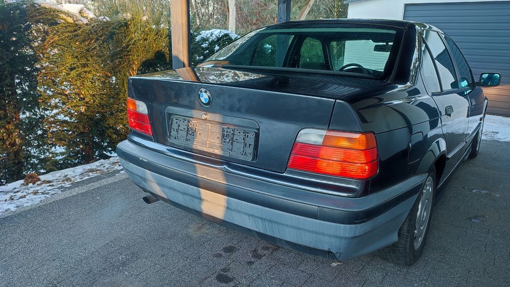 Sprzedam BMW e 36 sedan 1.8 m 40