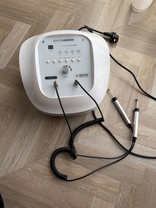 Мікроструми  (апарат для мікрострумової терапії)Zemits