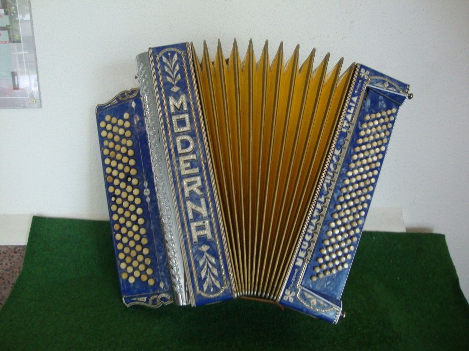 Modern Accordion, Neuchâtel, Switzerland, Italy, 3-Voice, No. 5664750942276865122