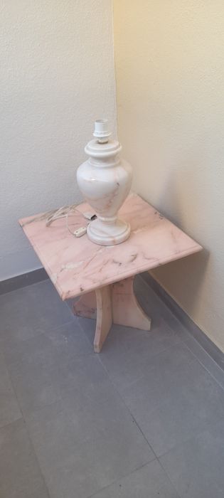 Vende-se mesa de marmore, com ou sem candeeiro