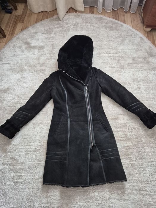 Жіноча дублянка з капюшоном