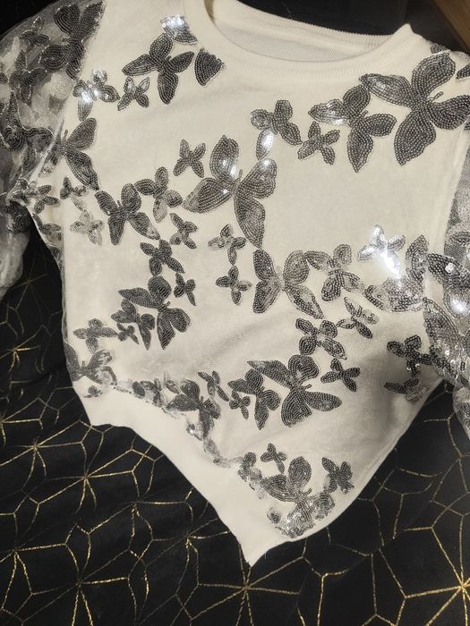 Elegancki sweter,rękawy tiulowe w motylki