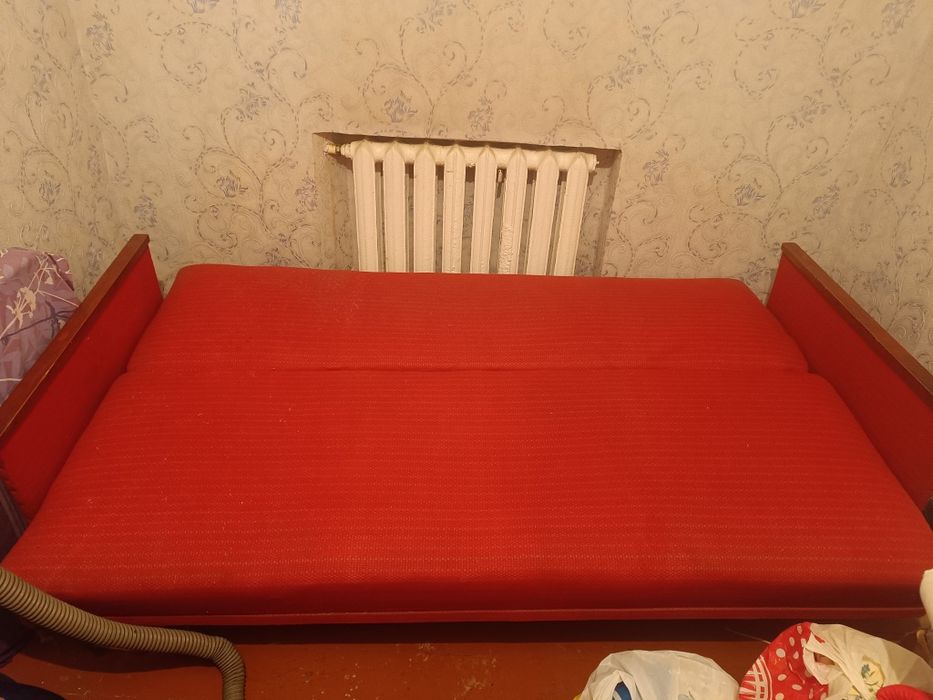 Продам диван-книжка б/в