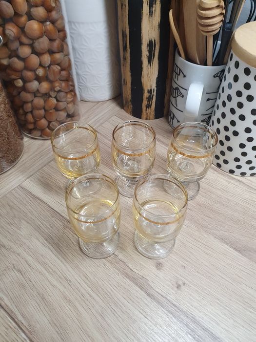 Stare kieliszki do wódki PRL złota obwodka 5 szt