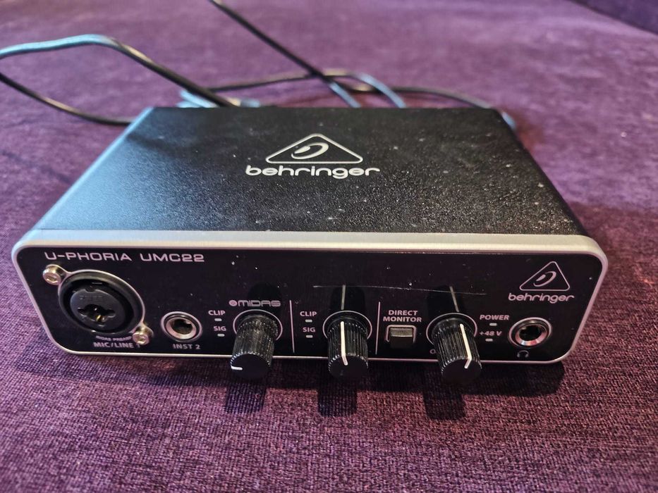 Interface de Áudio USB Behringer U-Phoria UMC22