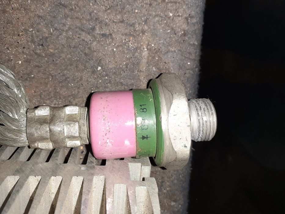 Тиристор, диод силовой с радиатором.