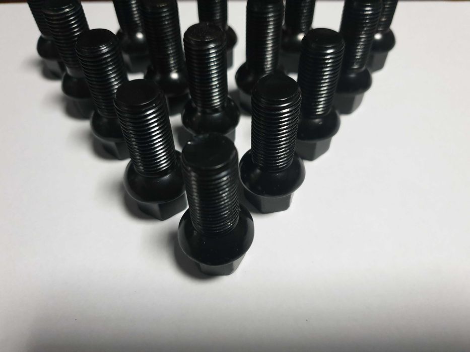 Śruby i nakrętki do kół czarne 12.1,5 14.1,5 14.1,25