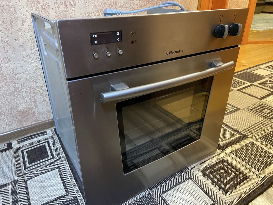 Вмонтована духовка Electrolux