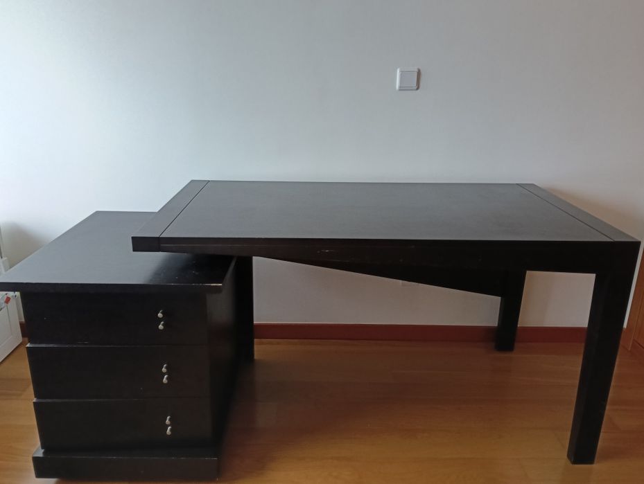 Secretaria maciça wengue