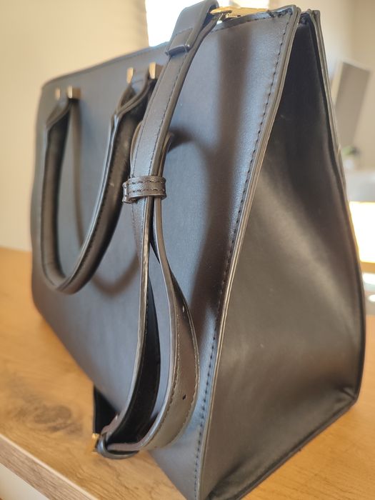 Czarna torebka Reserved