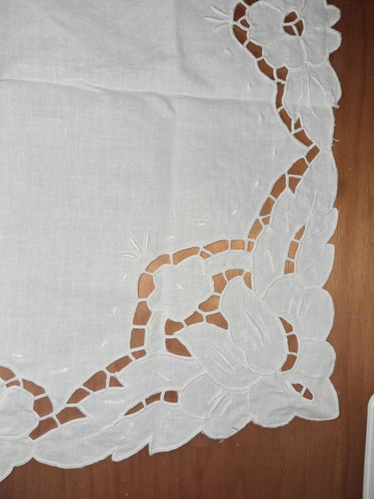 Conjunto textil com bordados