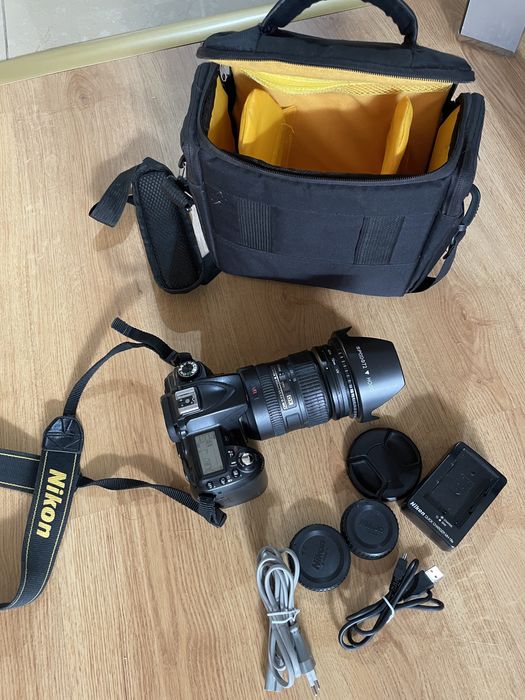 Nikon D90  Nikon Nikkor AF-S DX 18-200 mm f/3.5-5.6G IF-ED