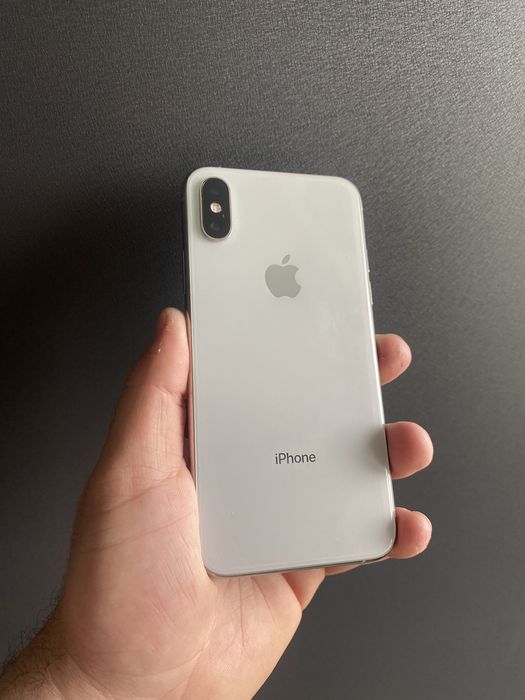 Apple iPhone XS на 64 ГБ.