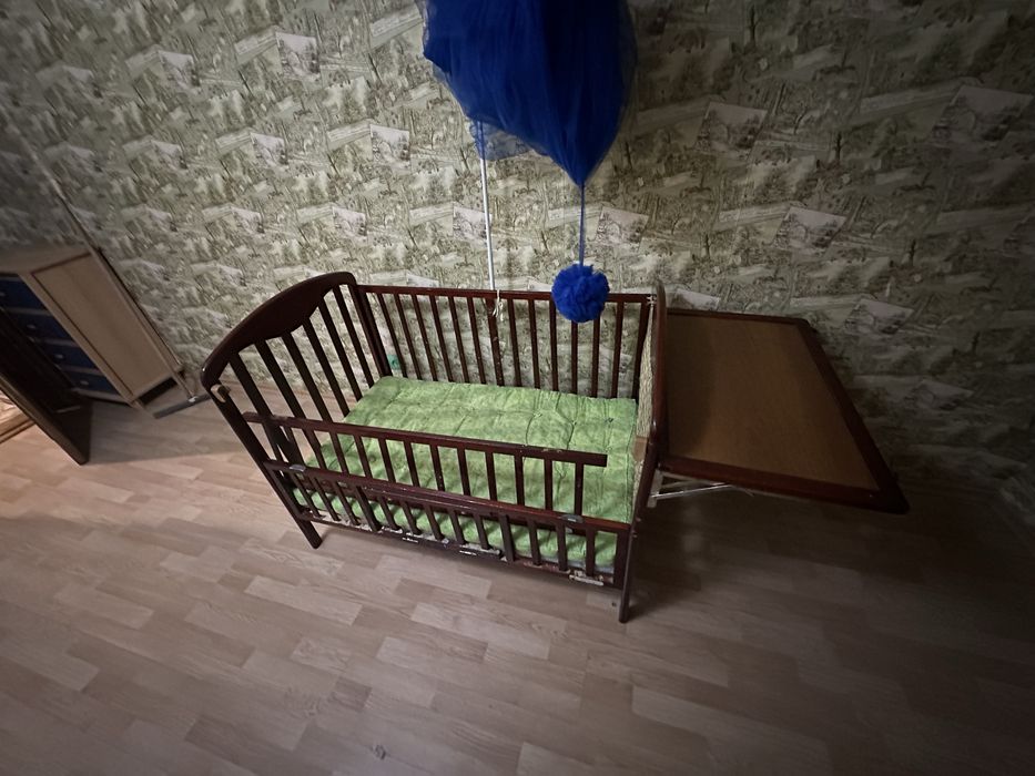 Дитяча кроватка