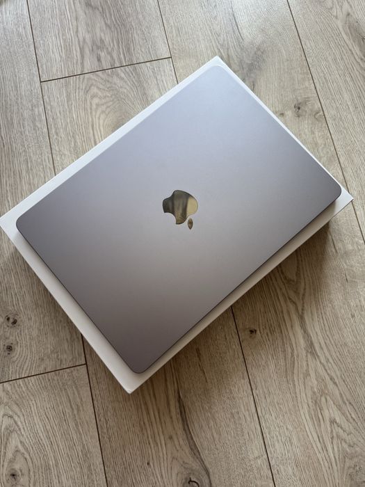 Macbook Макбук Air 13.6 m2 2022 8gb 256 ssd б/у стан 8.5/10