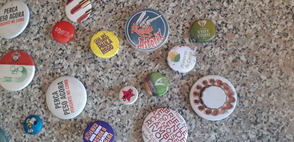 Conjunto de 58 Crachás Diversos