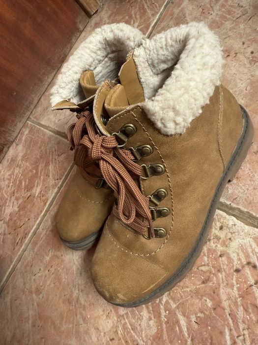 Botas em pelo no interior