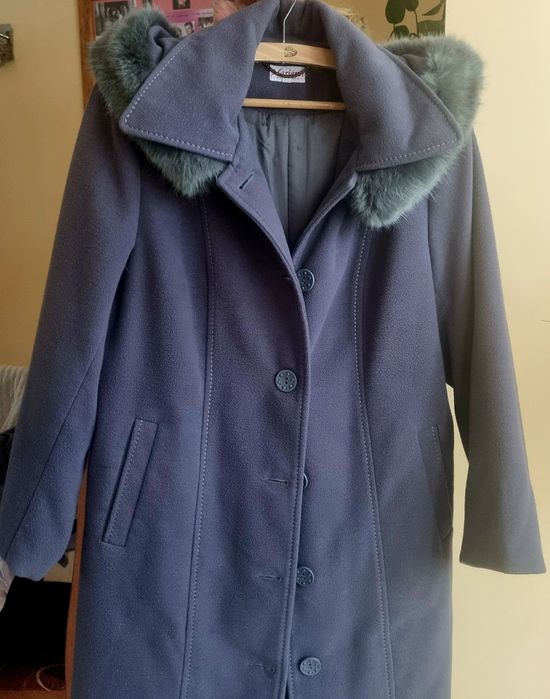 Płaszcz zimowy damski rozmiar 44 z metki ale wychodzi mniejszy