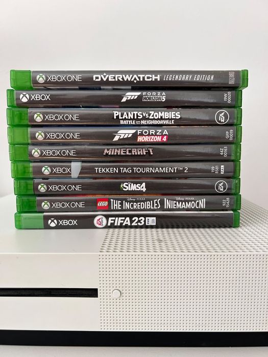Xbox one S. 2 pady plus gry. Stan bdb