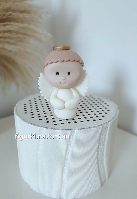 Figurka z masy cukrowej na tort