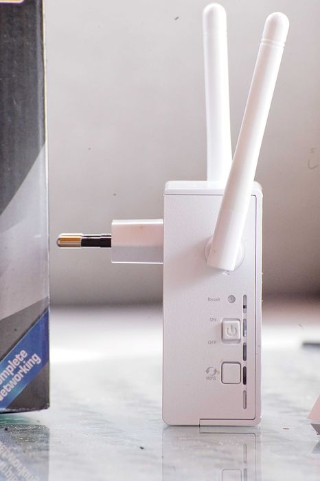 ASUS Wireless-N300 Range Extender / RP-N12 - 22 euros64585032418179123