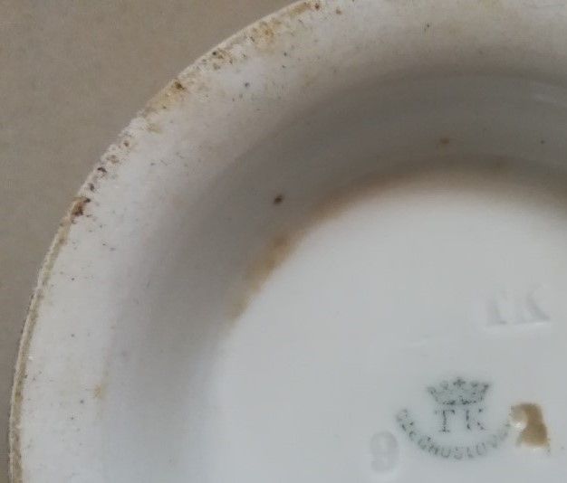 Caneca de porcelana TK Thun e prato de vidro antigos